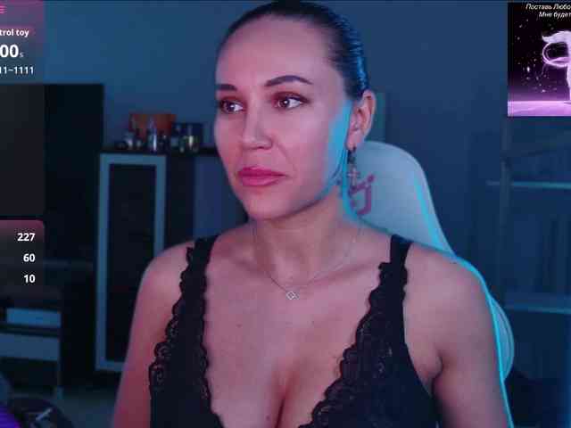 QWEENII webcam