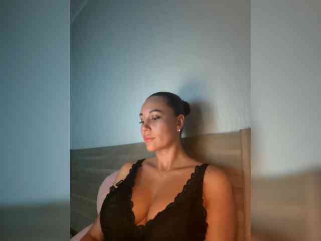 QWEENII webcam
