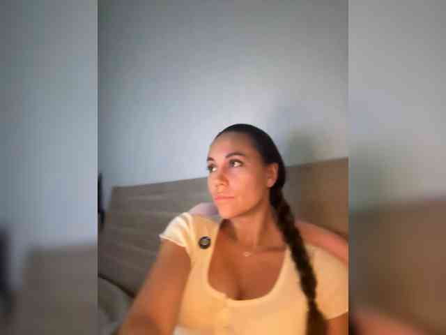 QWEENII webcam