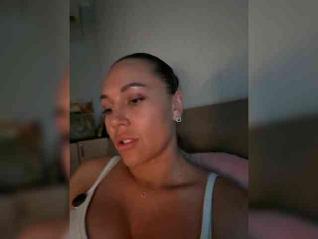 QWEENII webcam