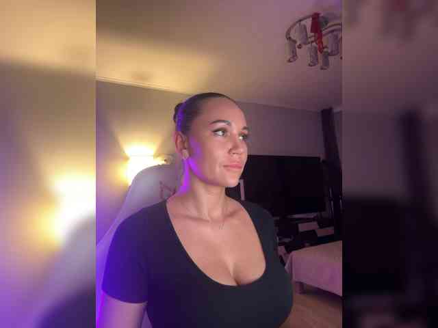 QWEENII webcam