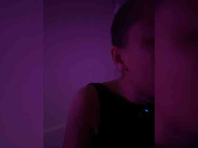 QWEENII webcam