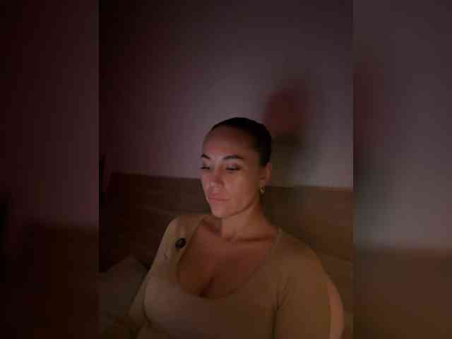 QWEENII webcam