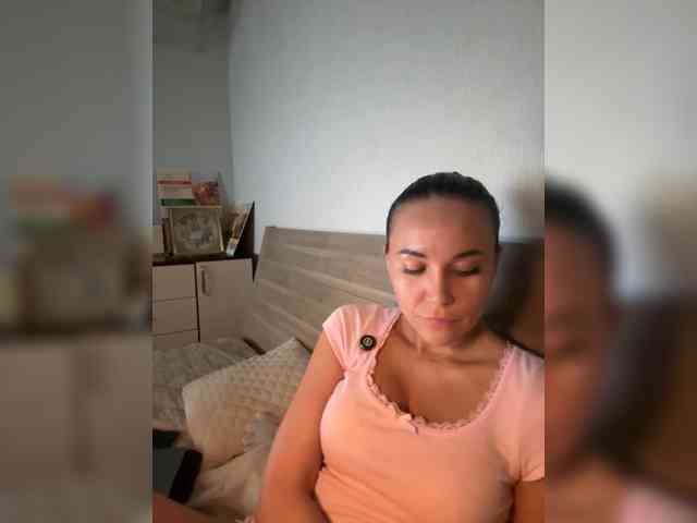 QWEENII webcam