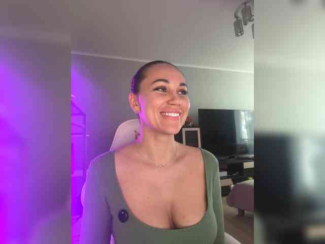 QWEENII webcam