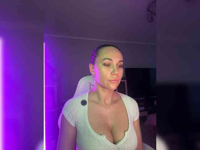 QWEENII webcam