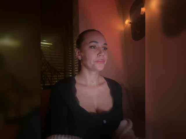 QWEENII webcam