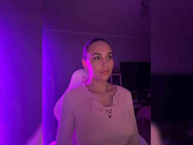 QWEENII webcam