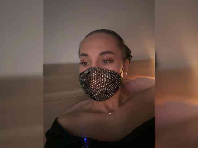 QWEENII webcam