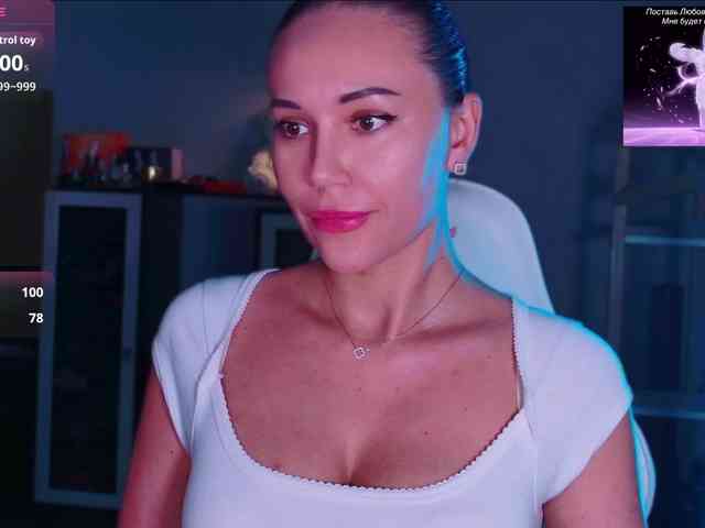 QWEENII webcam