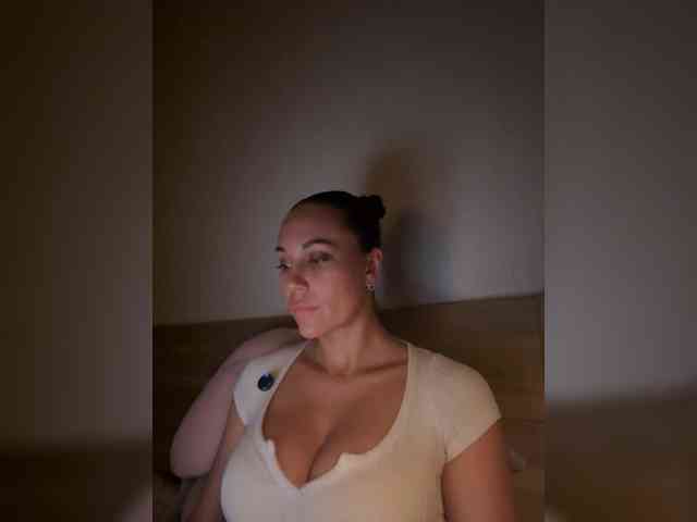 QWEENII webcam