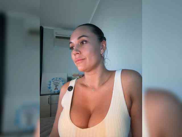 QWEENII webcam
