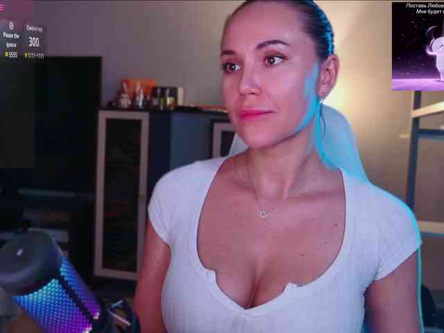 QWEENII webcam