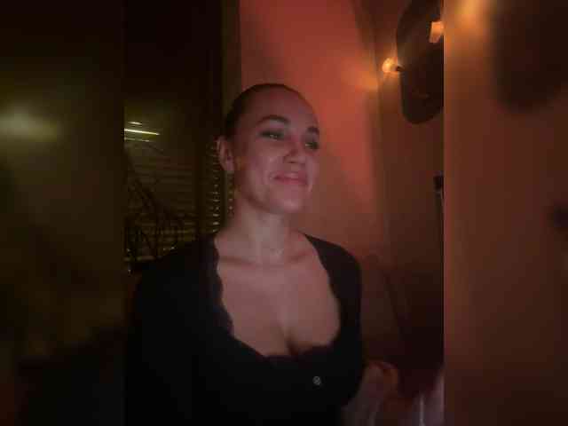 QWEENII webcam