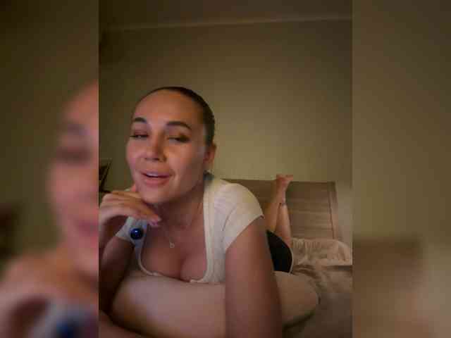 QWEENII webcam