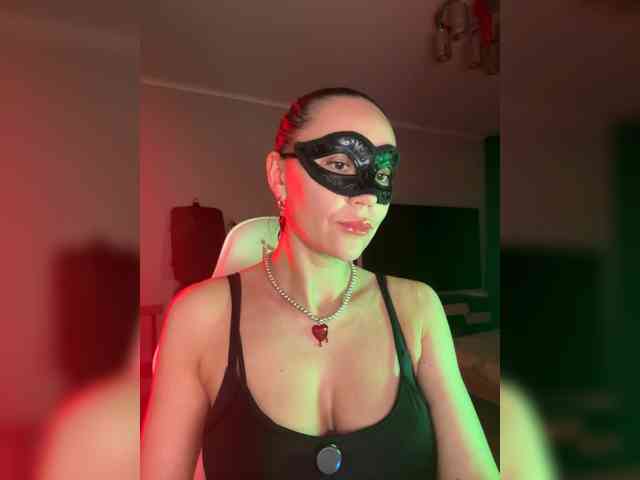 QWEENII webcam