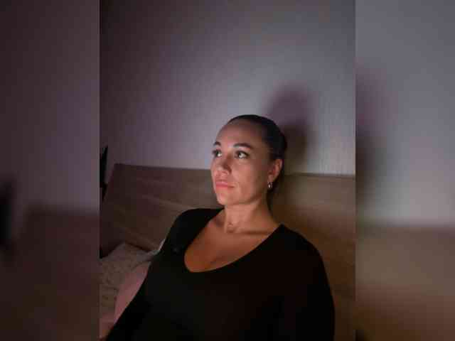 QWEENII webcam