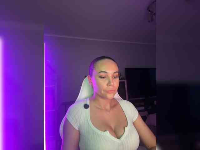 QWEENII webcam