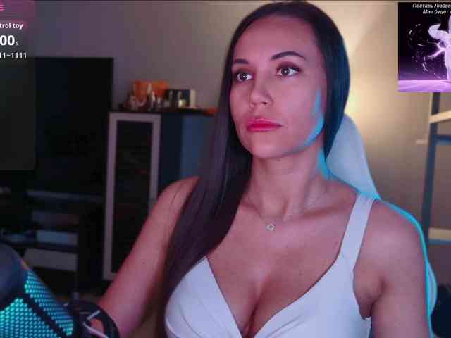 QWEENII Live Webcam on BongaCams