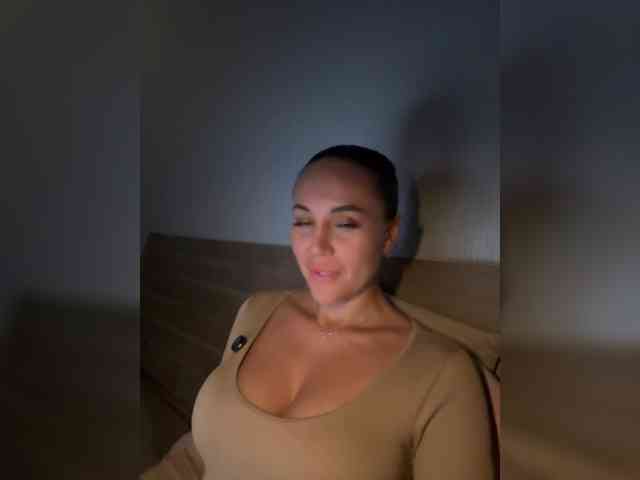 QWEENII webcam