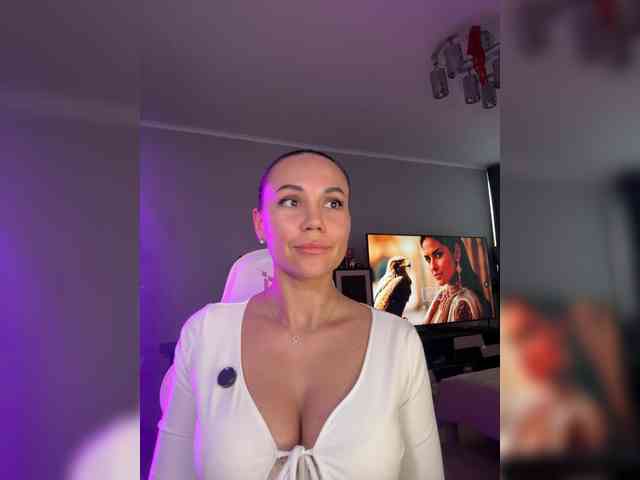 QWEENII webcam