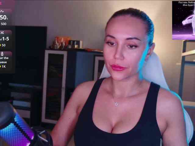 QWEENII Live Webcam on BongaCams