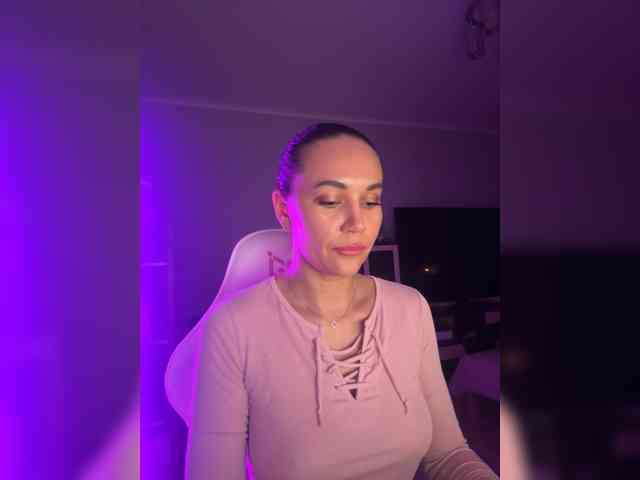QWEENII webcam