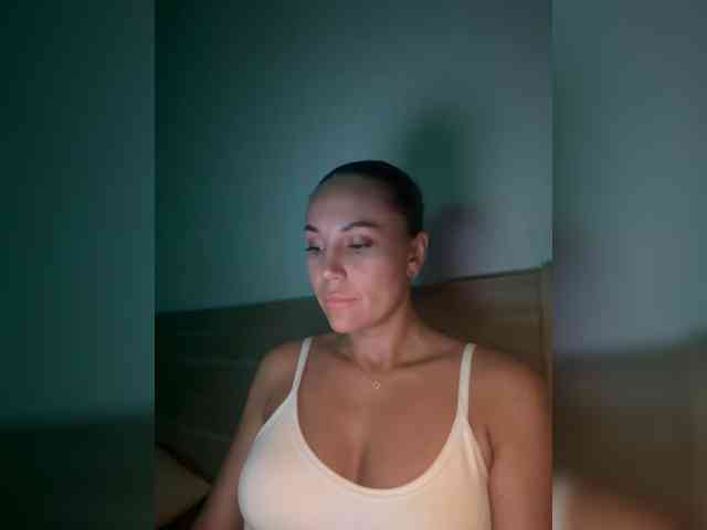 QWEENII webcam