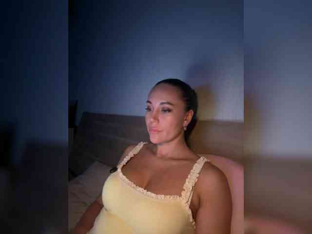 QWEENII webcam