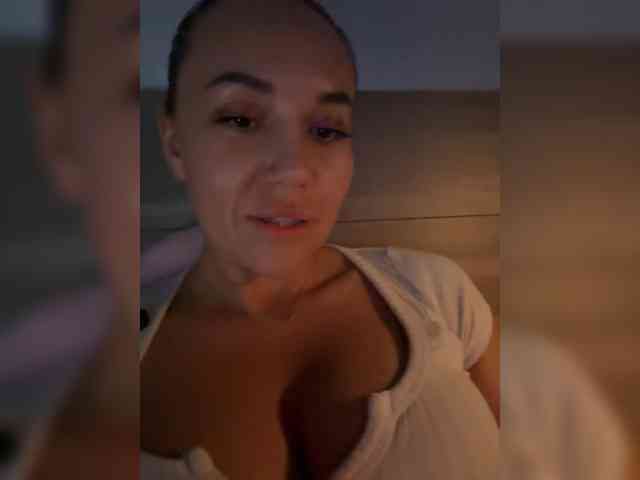 QWEENII webcam