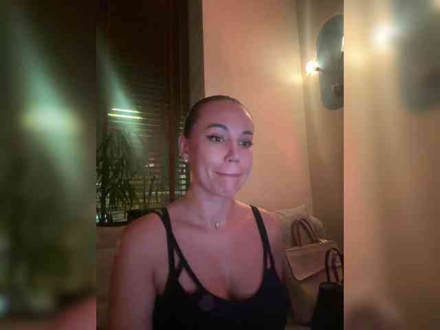 QWEENII webcam
