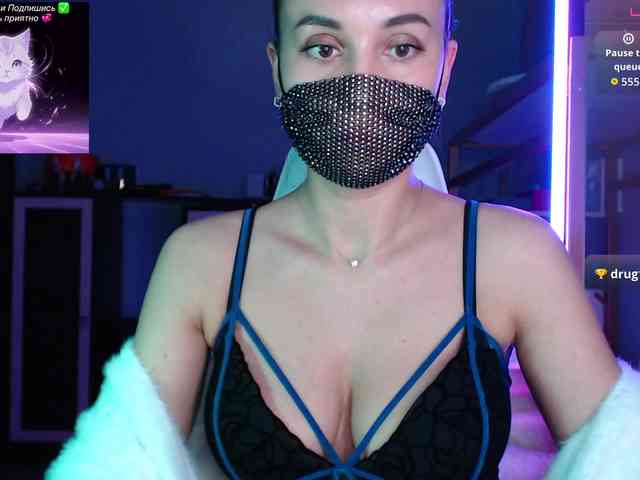 QWEENII webcam