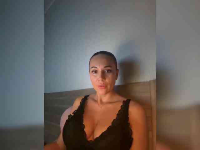QWEENII webcam