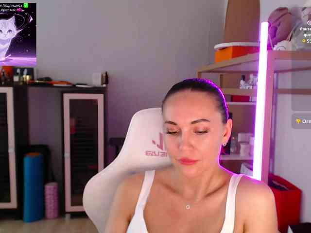 QWEENII webcam