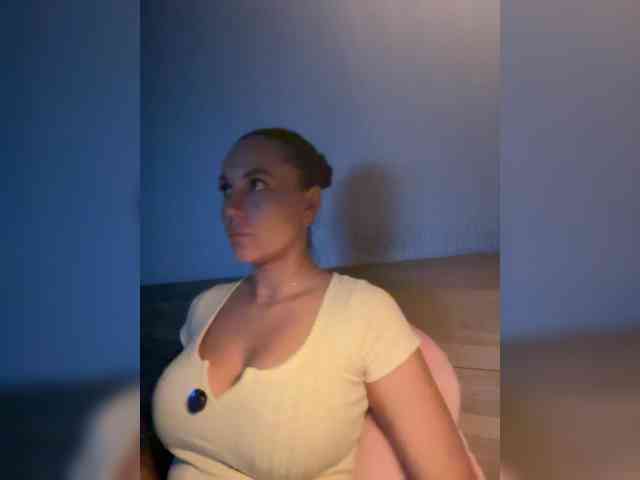 QWEENII webcam