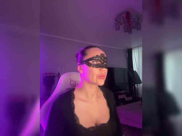 QWEENII webcam