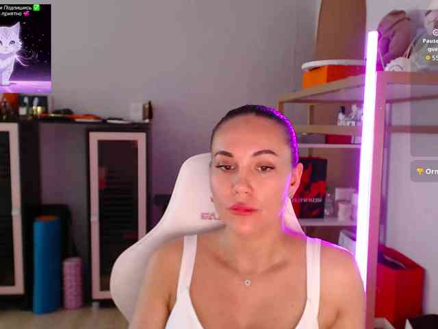QWEENII webcam