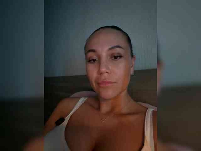 QWEENII webcam