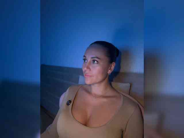 QWEENII webcam