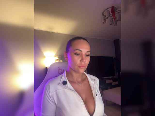 QWEENII webcam