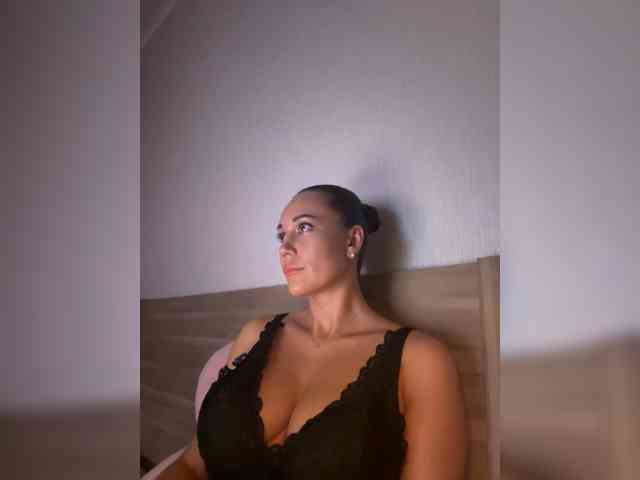 QWEENII webcam
