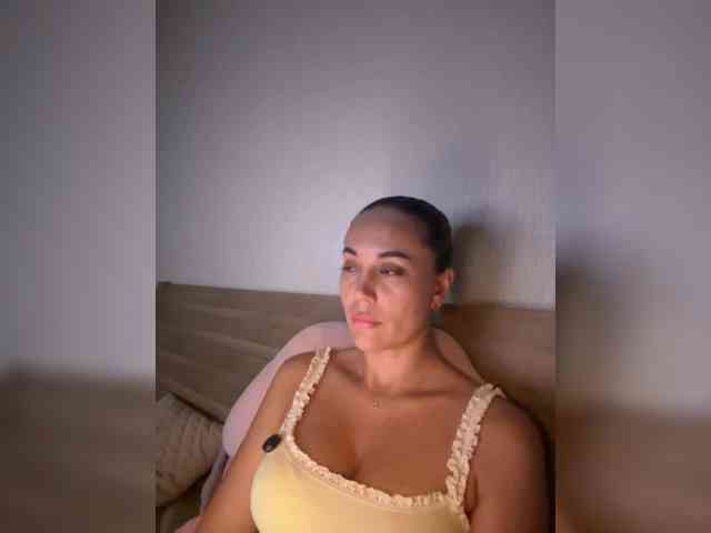 QWEENII webcam