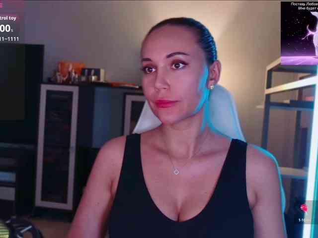 QWEENII webcam