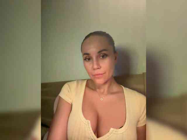 QWEENII webcam
