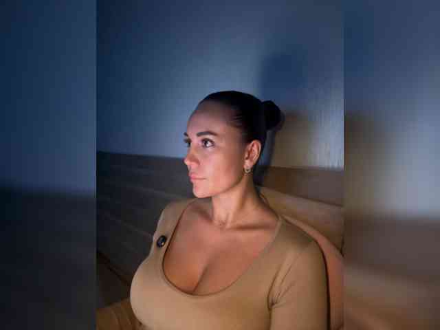 QWEENII webcam