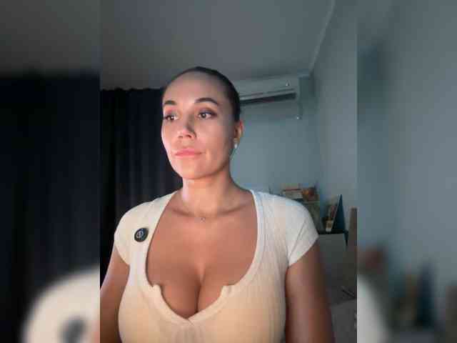 QWEENII webcam