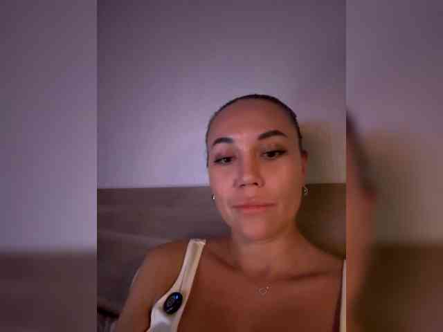 QWEENII webcam