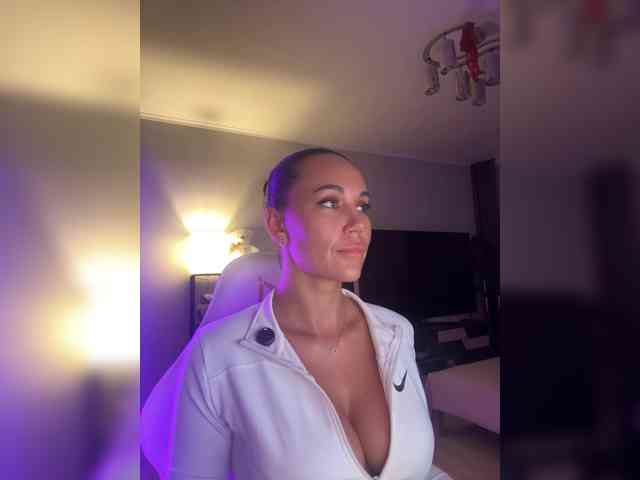QWEENII webcam