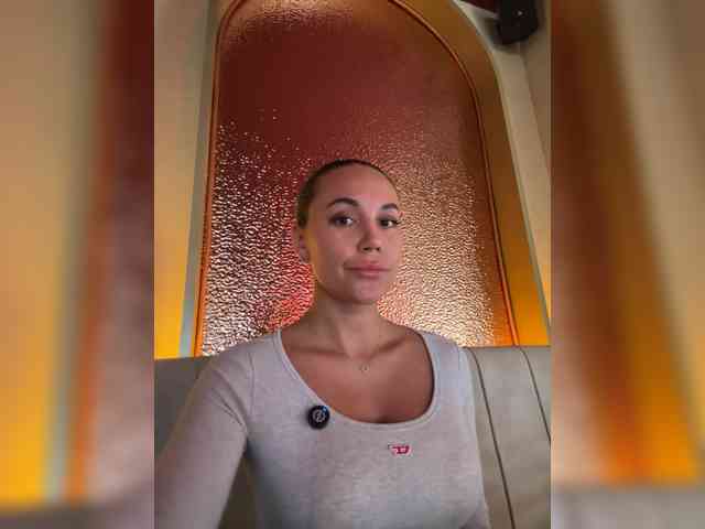 QWEENII webcam