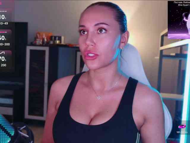 QWEENII Live Webcam on BongaCams